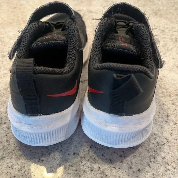 Boys Nike Shoes Size 3 - Picture 6 of 7